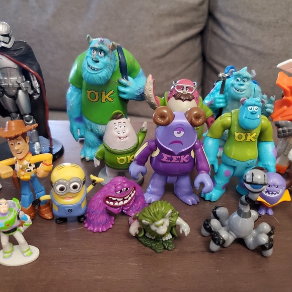 LARGE Lot of Disney and Pixar Movie Figures - Picture 3 of 5
